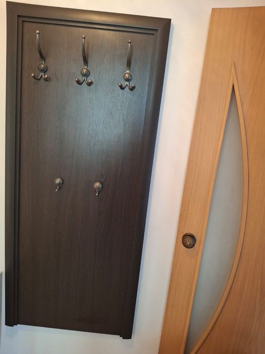 Продам вешалку для одежды в прихожию