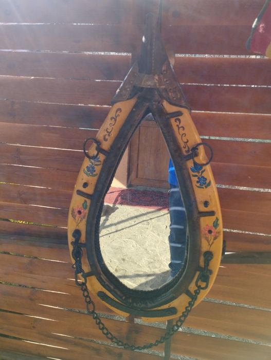 Vând oglinda Jug de cal