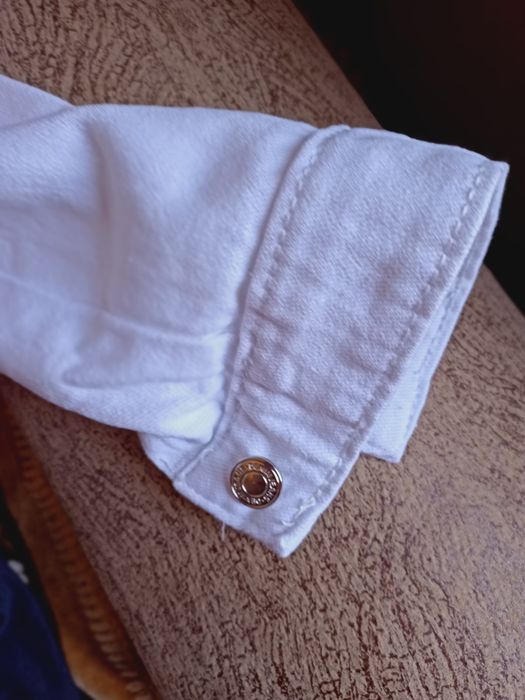 Продам белую джинсовую куртку ,привезённая