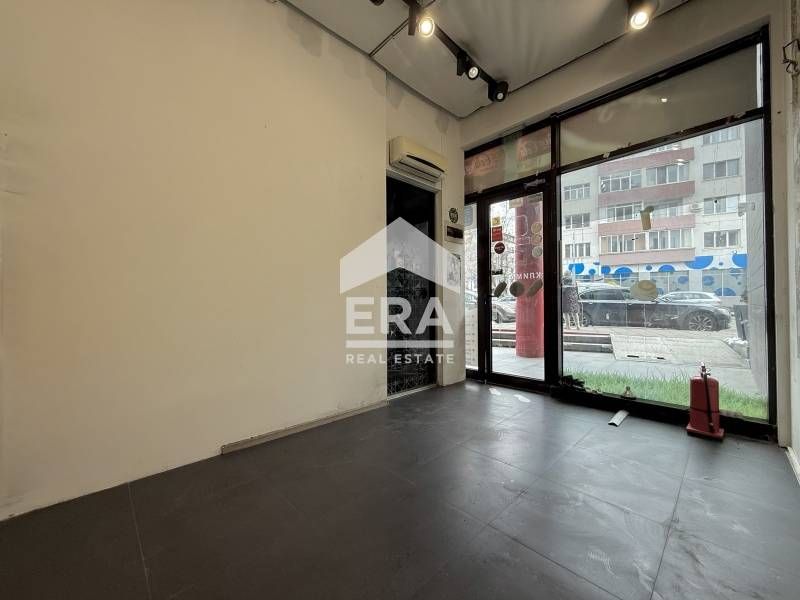 Дава се под наем Магазин в София, Център - 18 кв.м за 538.56 € - Снимка #1