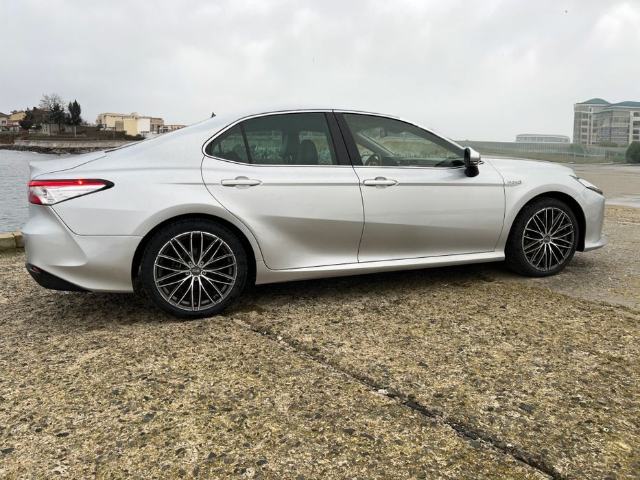 Toyota Camry 2.5  hybrid 2020