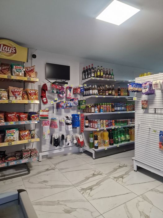 Vind rafturi metalice pentru magazin