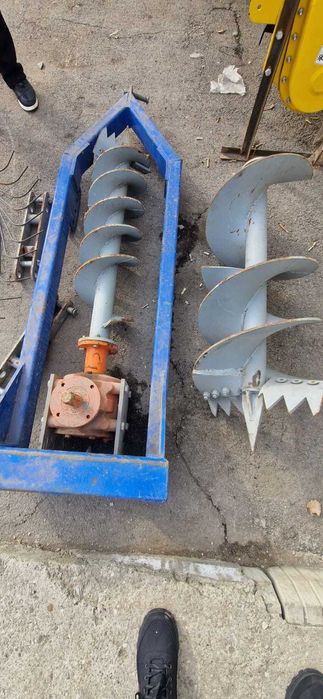 Ямобур садовый на трактор 2 шнека