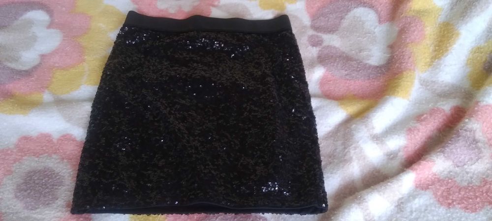 Черна пола с пайети