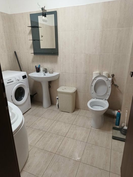 Închiriez apartament cu  2 camere in cartierul latin