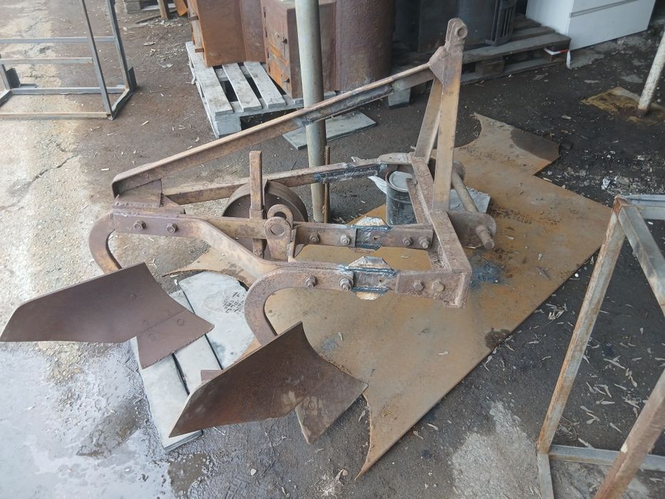 Плуг двух лемечный