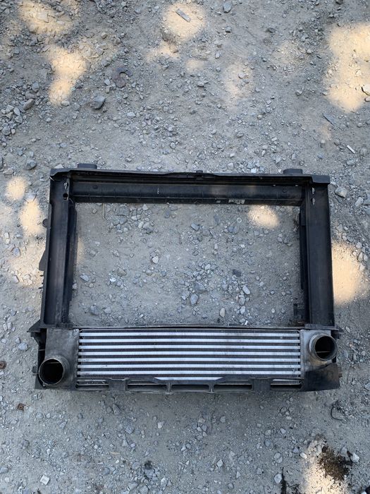 Продаваме интеркулер за бмв е60 535д bmw e60 535d