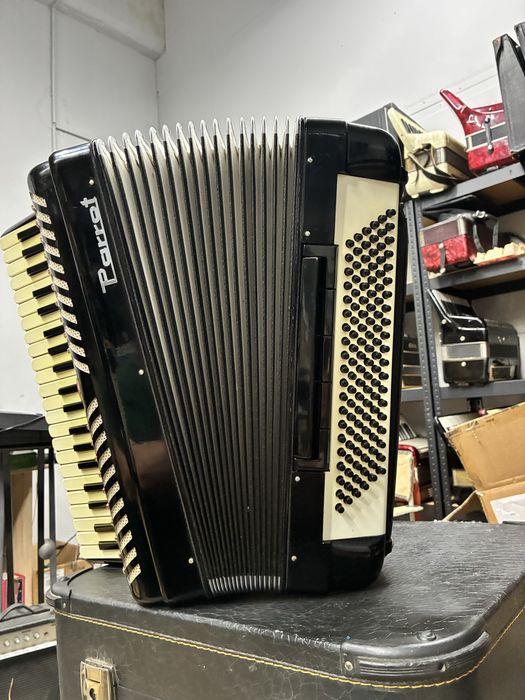 Acordeon Parrot/Scandalli cu 120 de basi