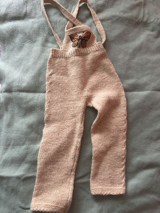 Детски ръчно плетени жилетки