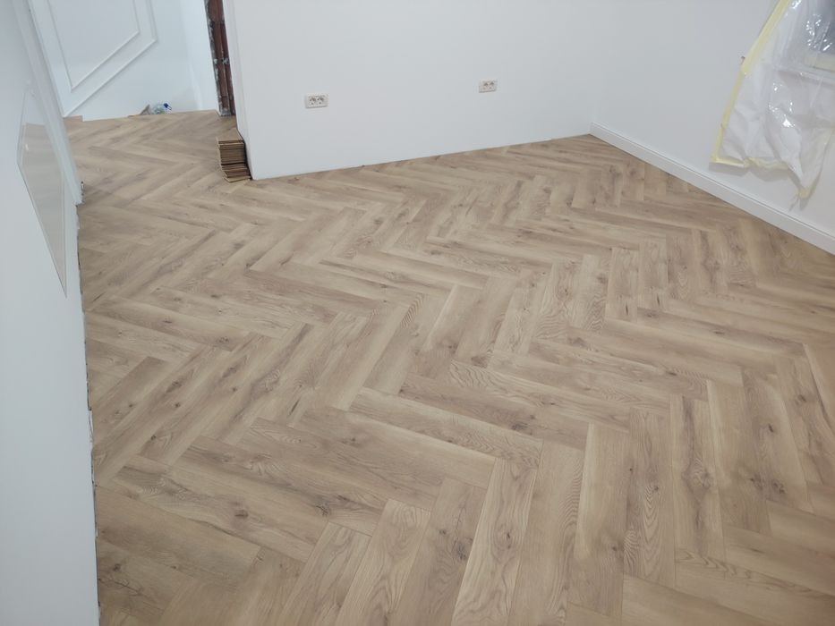 Montaj Uși Interior și Exterior | Montaj Parchet SPC și Laminat | Plinte MDF/PVC | Asamblare Mobilă