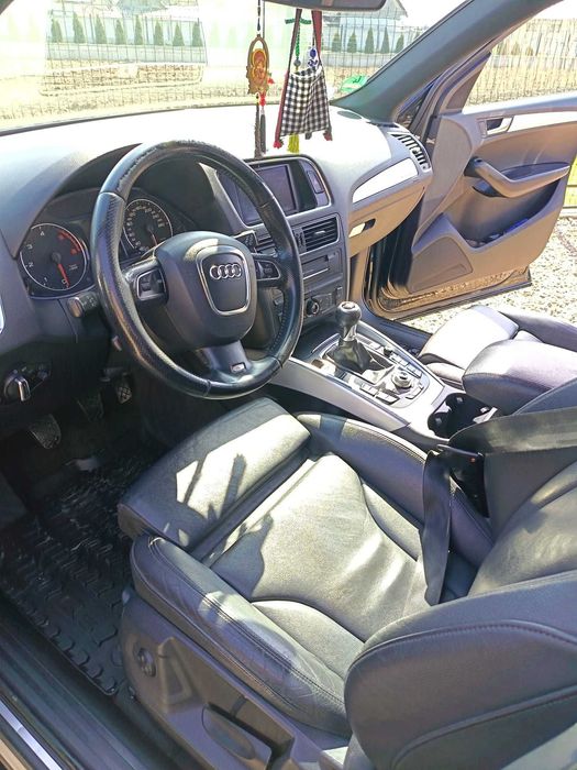 Audi Q5 an 2011 motor 2.0 170 c.p. manual înmatriculată România