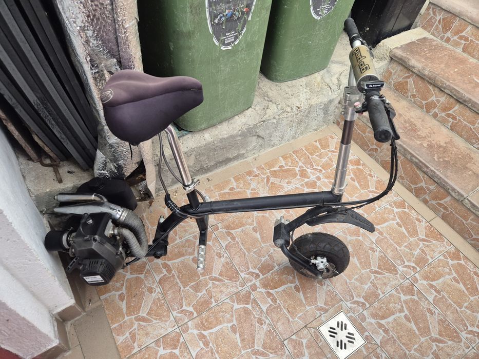 Go-Ped Riot Trotineta cu motor pe benzina 49cc