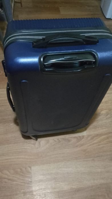 Чемодан б/у,синий