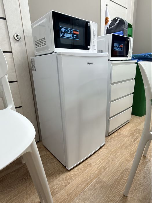 офисный небольшой холодильник