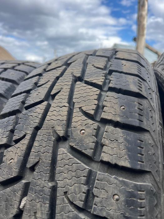 Зимние шины 235/60R18