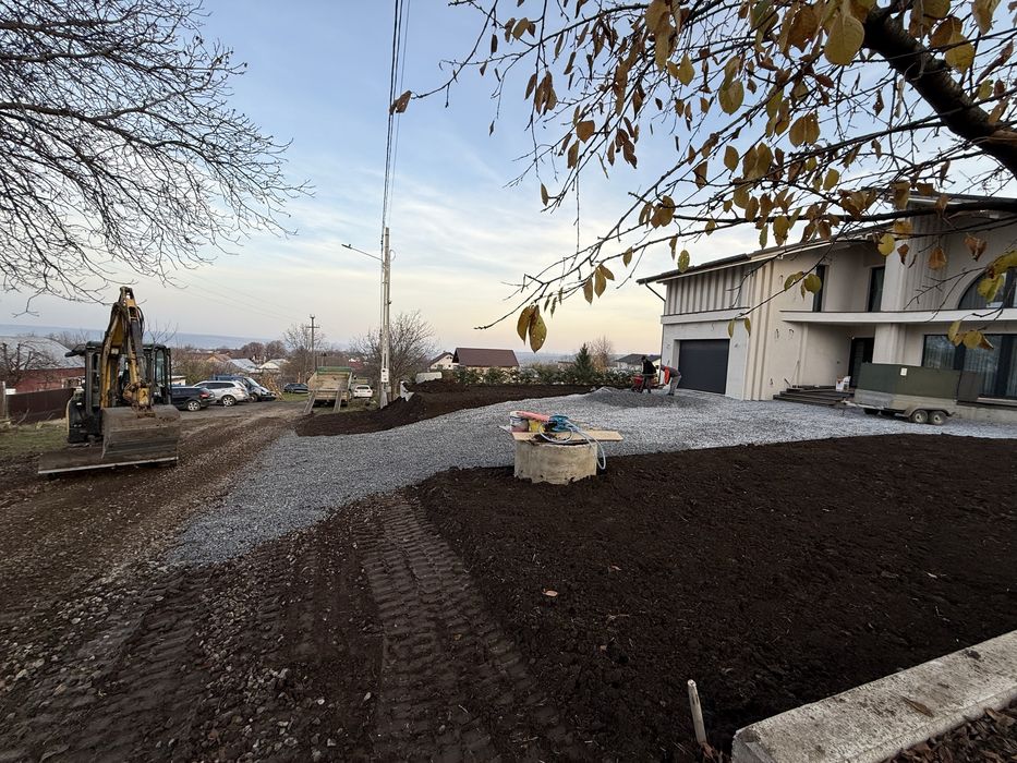 Închiriez excavator cu picon, demolari case betoane, piconari betoane