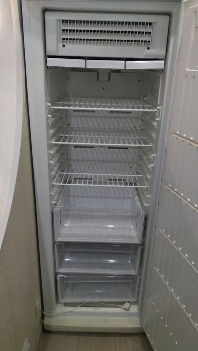 Продам морозильную камеру