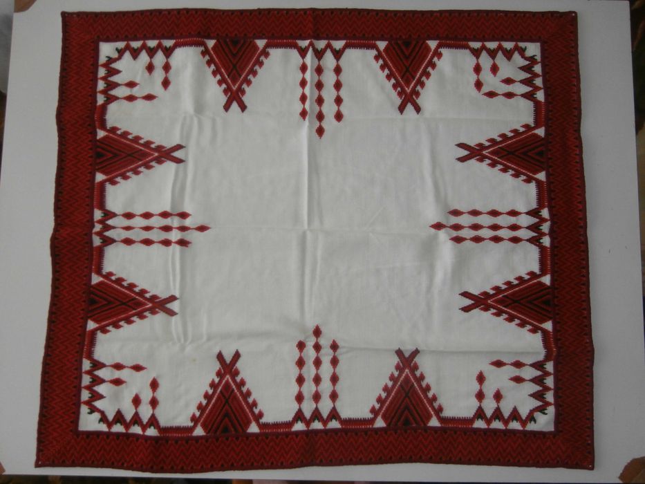 Домашно изработени ретро аксесоари за мебели и други от това време