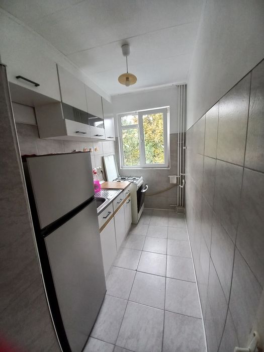 Închiriez apartament cu 2 camere