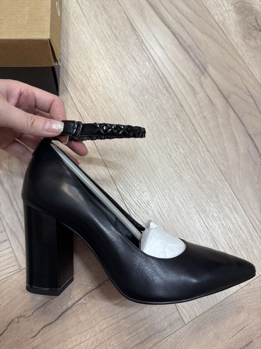 Продам классические туфли