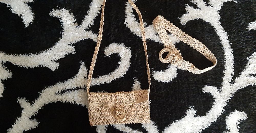 Geantă și curea împletită