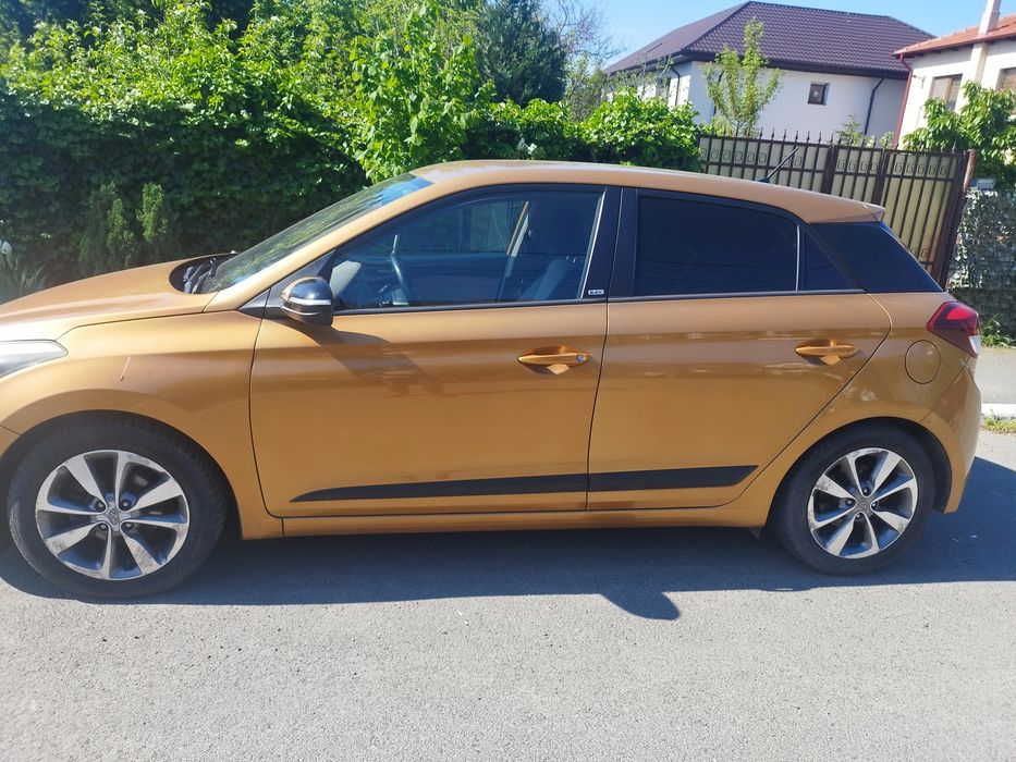 Hyundai i20.an 2015 - 158000 km  , avariat .