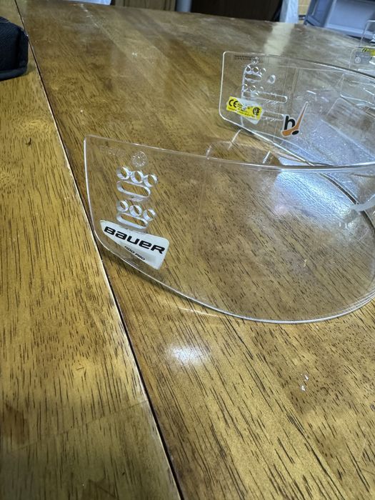 Продам хоккейный визор для шлема