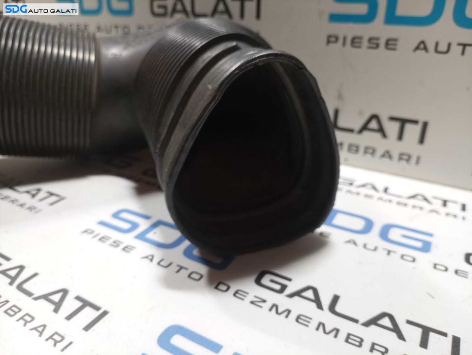 Tub Tubulatura Conducta Racord Admisie Aer Mercedes Clasa C Class W203 C200 2.2 CDI 2001 - 2007 Cod A6110940587 [M4028]