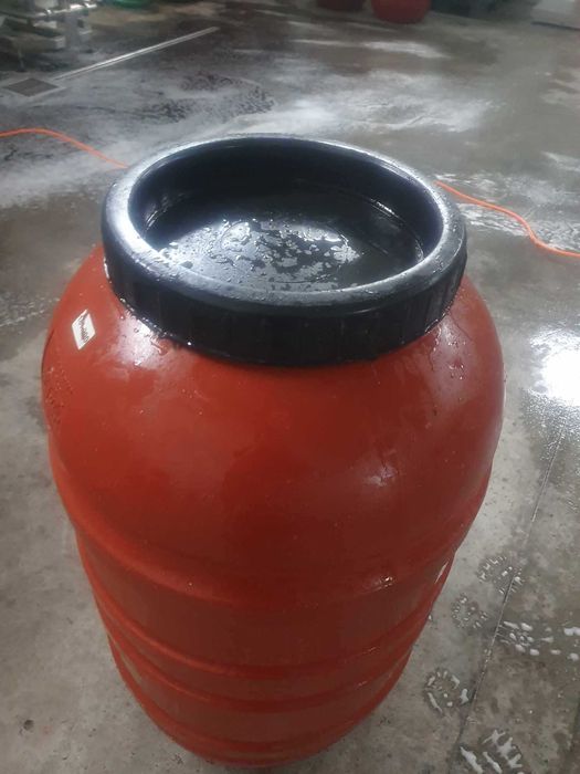 Пластмасови бидони 220л