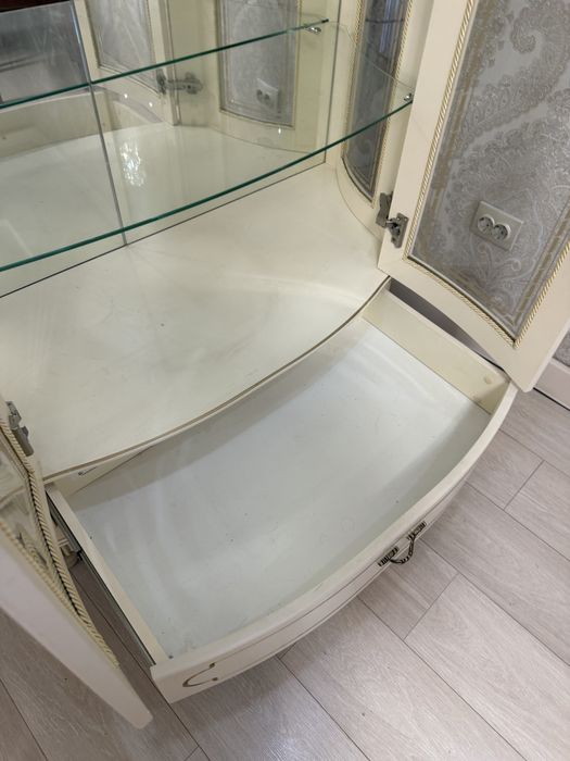 Сервант классический