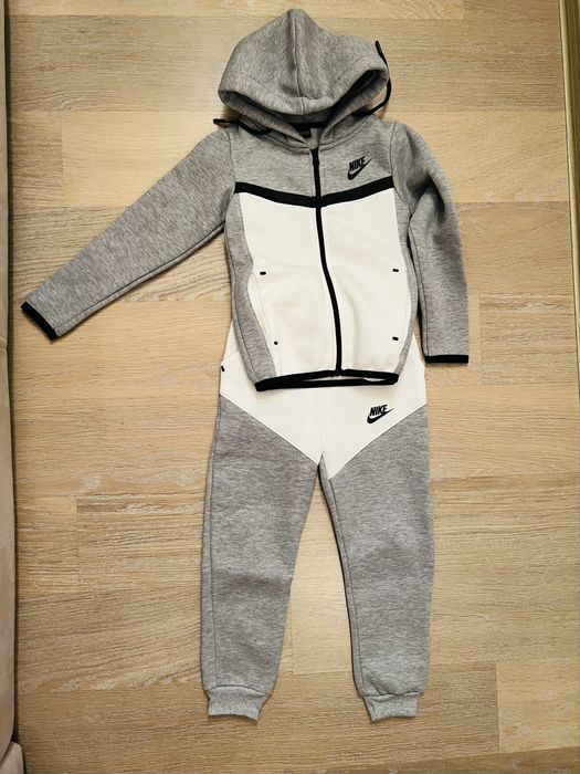 Продам джинсы/ костюм спортивный на мальчика