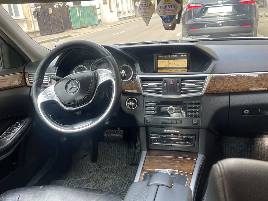 Mercedes-Benz  E