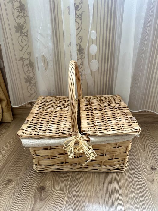 Чисто нова ратанова кошница за пикник, плетена