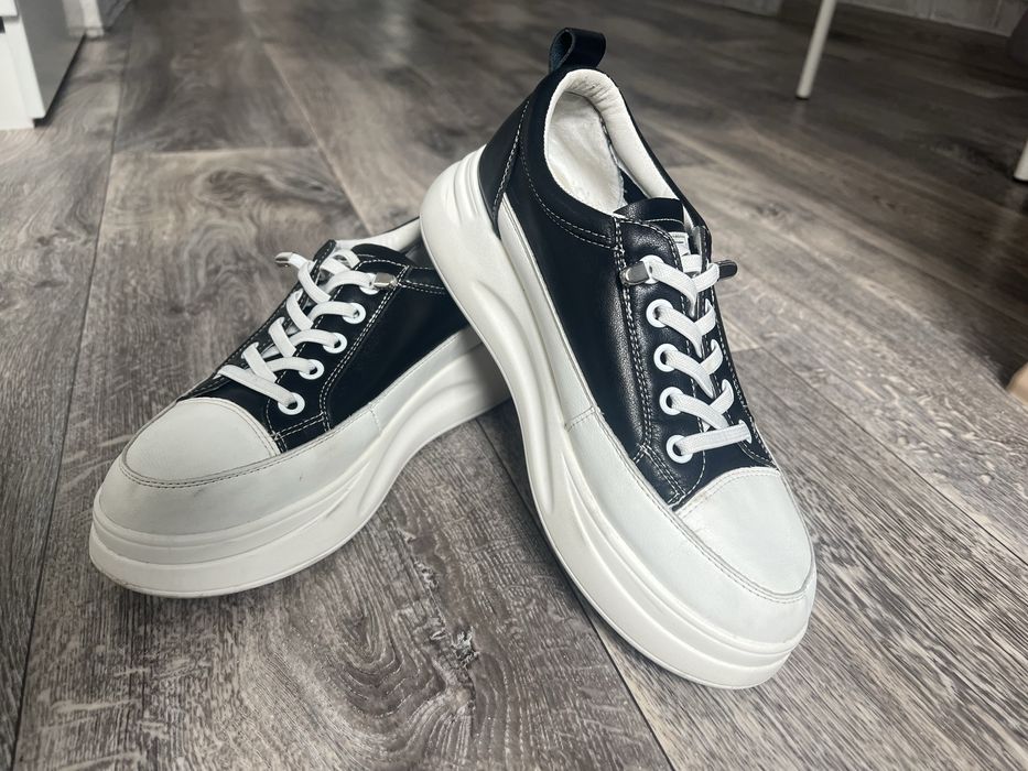 Продаю кеды женские 38 размер