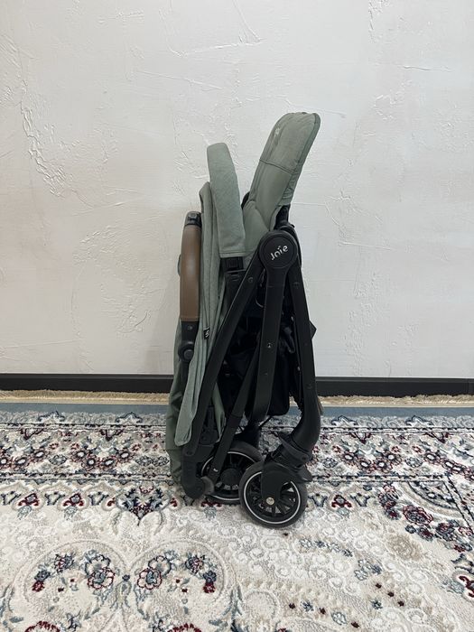 Продам коляску Joie Tourist