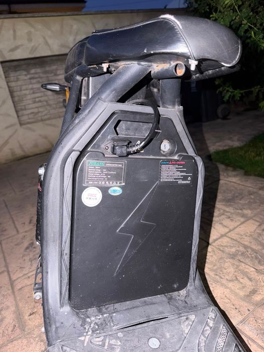 Vand Moped 1500kw, 2 baterii 20AH, fara defecte