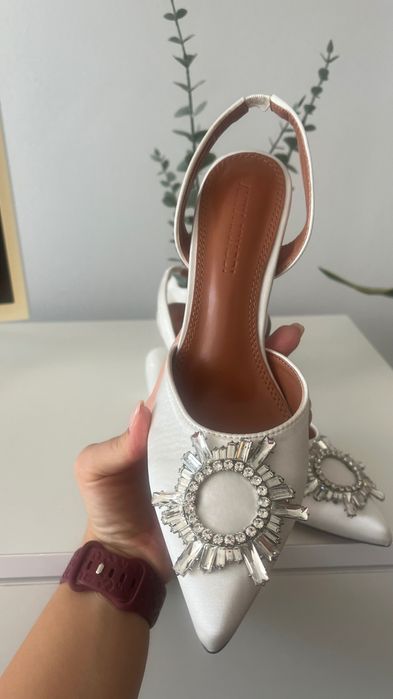 Pantofi albi satinat de mireasă