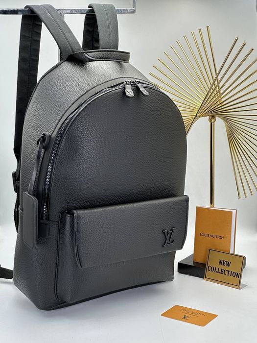 Ghiozdan Louis Vuitton Nou !!! Dimensiuni 40/35 !!! Bucuresti