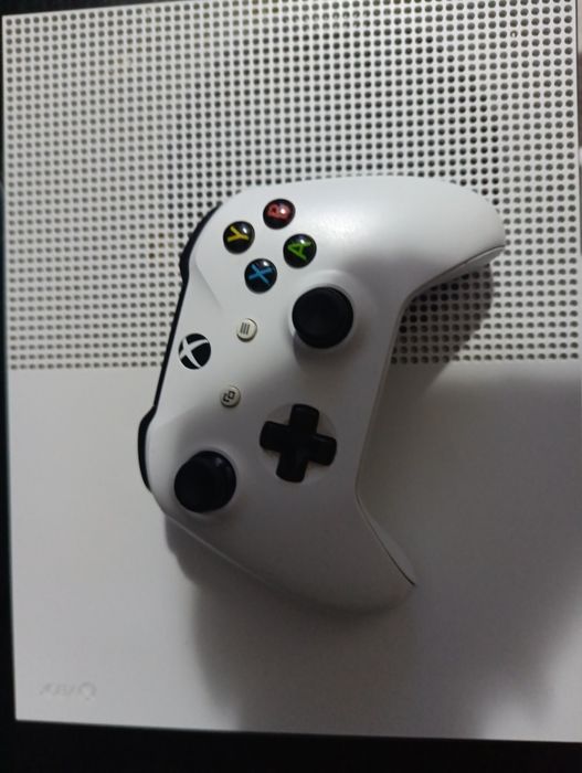 URGENT!! Xbox One S cu un controller și 9 jocuri