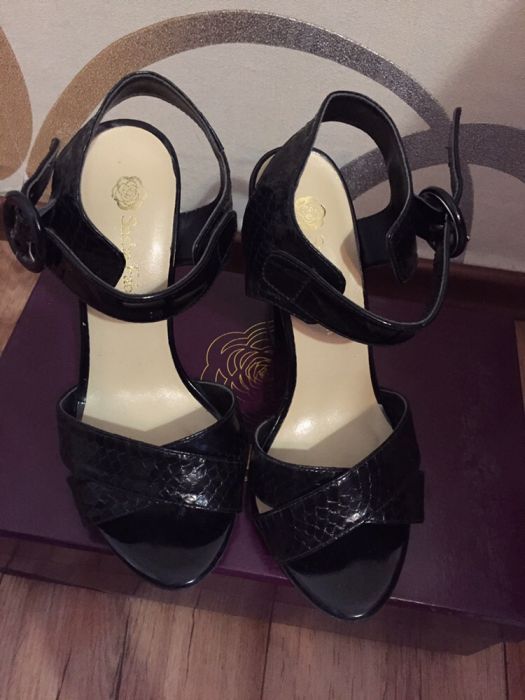 Продаю босоножки