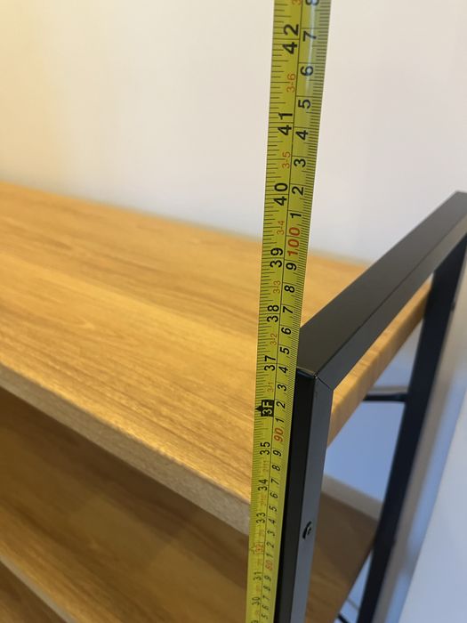 Comoda cadru metalic