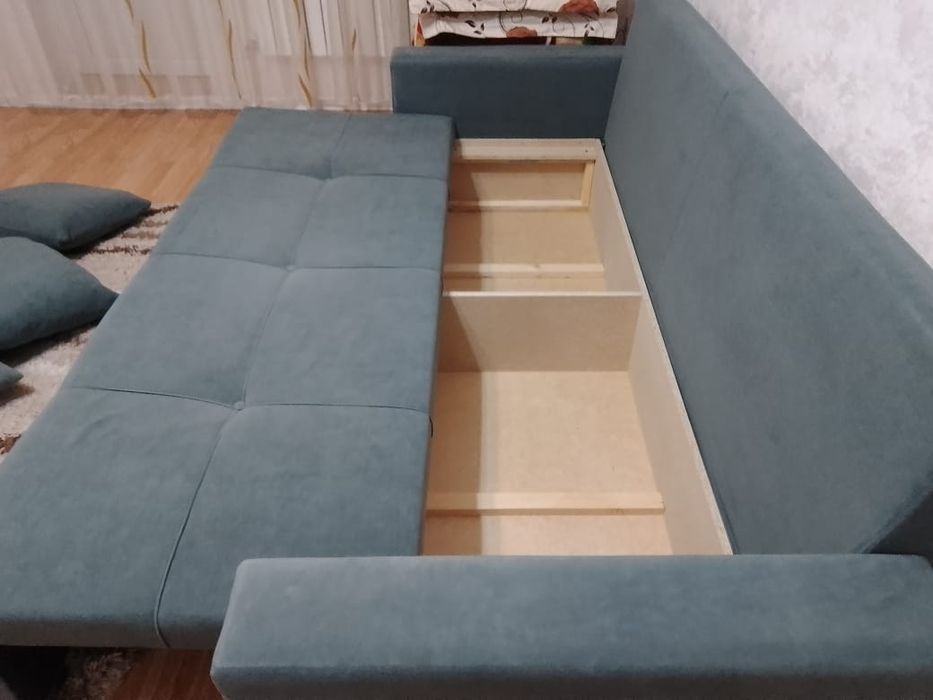 Продаю диван  в хорошом состояние