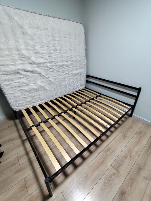 Кровать с матрасом 200х160