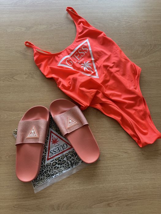 Бански и чехли на Guess