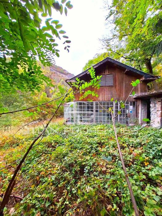 Двуетажна къща в село Хвойна