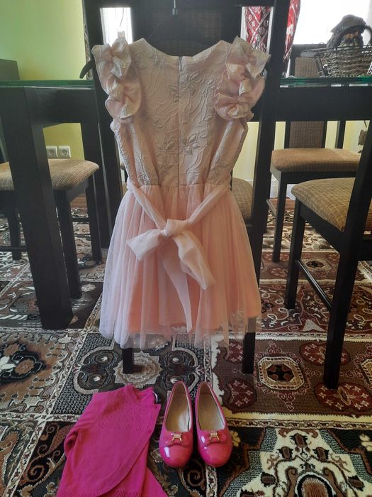 Rochița,  bolerou si pantofi