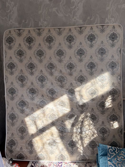 Матрас двухспальный б/у срочно