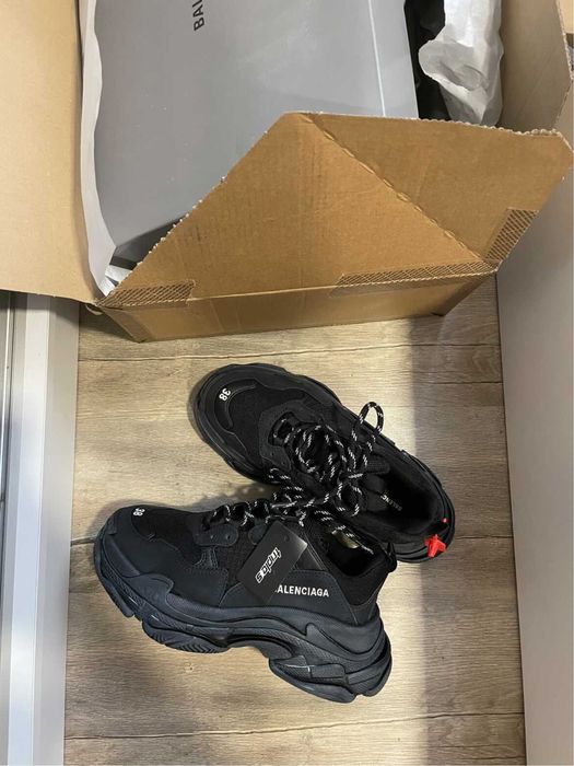 Оригинални маратонки/ сникърси BALENCIAGA Triple S