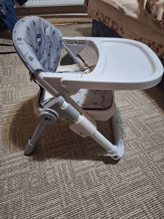 Scaun de masa Chicco Booster, Chairy, de la 6 luniChairy este noul sca