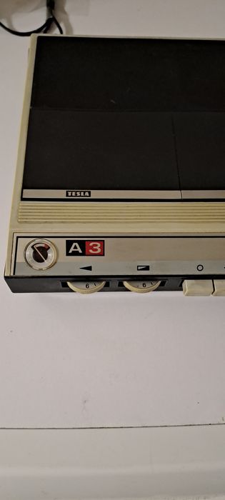 Еднокасетъчен касетофон Tesla